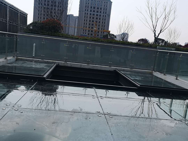 180型電動平移天窗