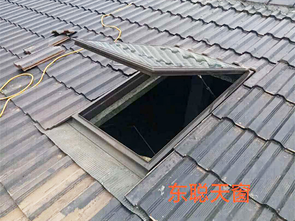 斜屋頂天窗